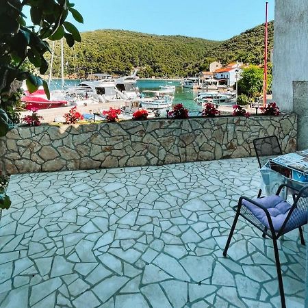 Guesthouse Porto Cres Exteriör bild