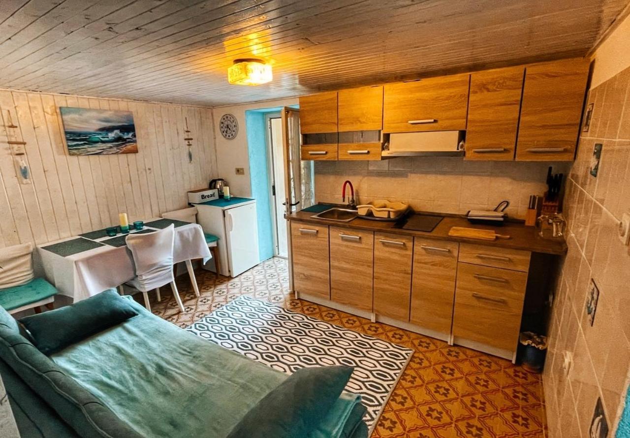 Guesthouse Porto Cres Exteriör bild