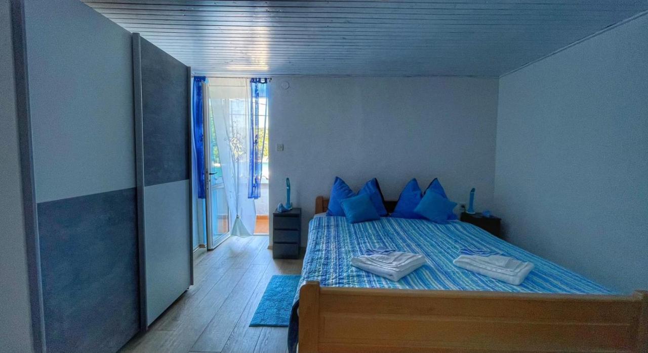 Guesthouse Porto Cres Exteriör bild