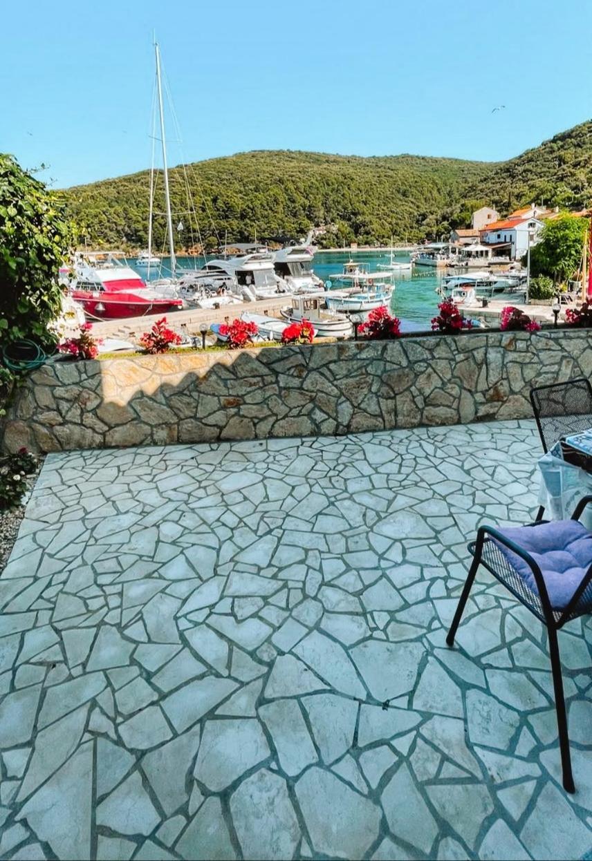 Guesthouse Porto Cres Exteriör bild